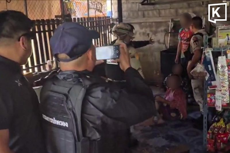 Man taken for medical evaluation after confining relatives for hours in Udon Thani