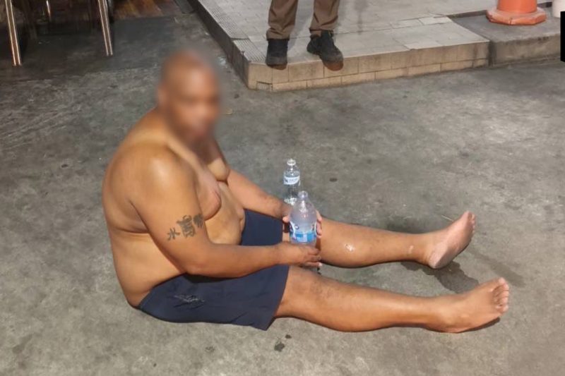 Naked foreign man detained after Pattaya street disturbance