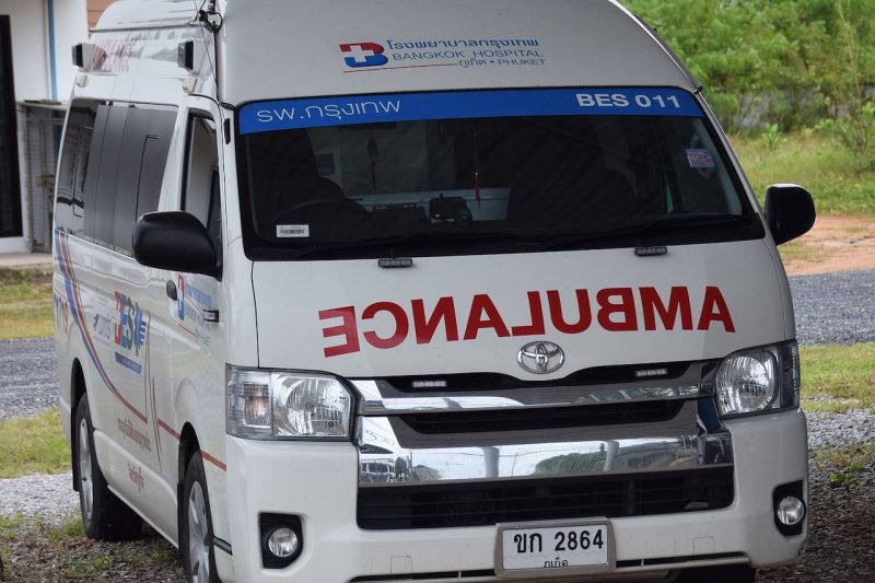 Minivan Carrying Foreign Tourists Crashes into Power Pole in Phuket, Killing One and Injuring 11