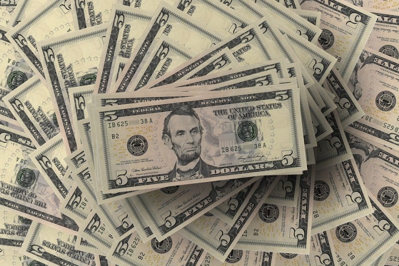 Tourists in Pattaya Circulating Counterfeit Dollar Bills in Social Media Stunt